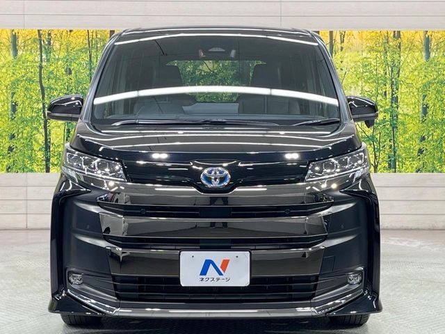 TOYOTA NOAH HYBRID 2022