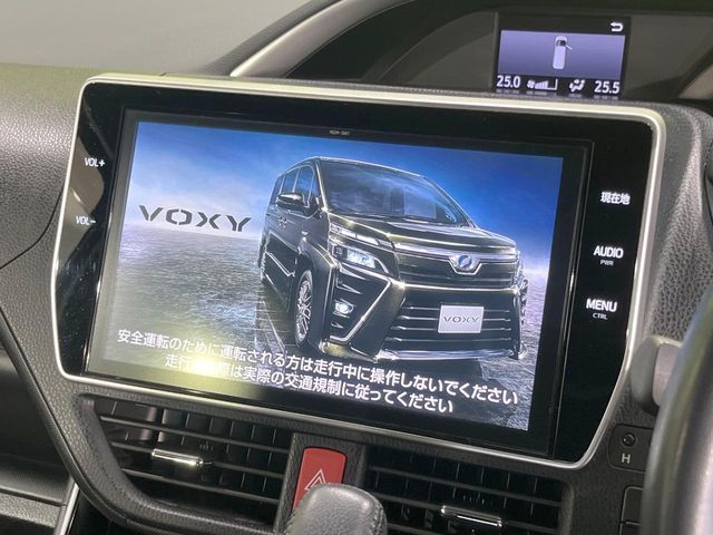 TOYOTA VOXY 2018