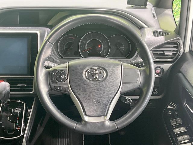 TOYOTA VOXY 2018