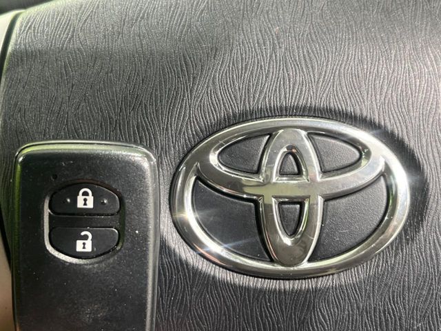 TOYOTA PRIUS 2014