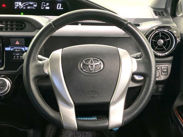 TOYOTA AQUA 2016