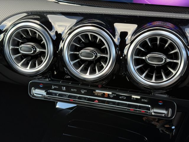 MERCEDES BENZ MERCEDES BENZ A class 2025