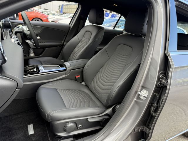 MERCEDES BENZ MERCEDES BENZ A class 2025