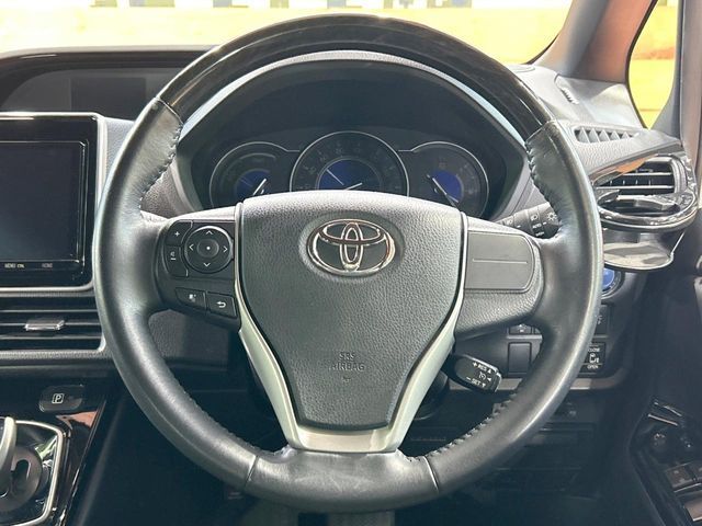 TOYOTA NOAH HYBRID 2021