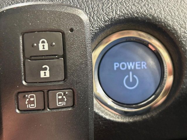 TOYOTA SIENTA HYBRID 2018