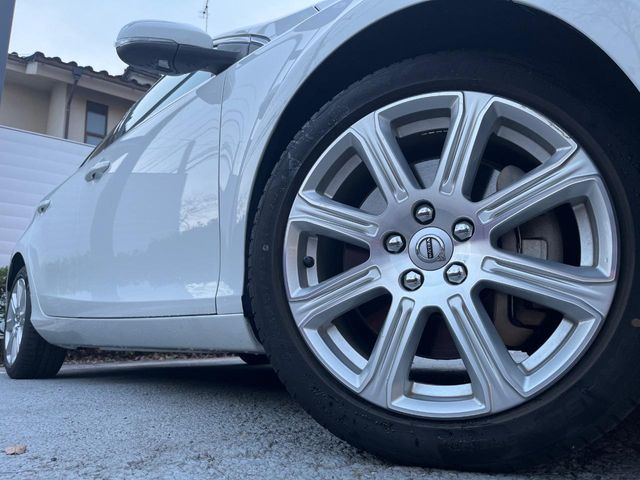 VOLVO VOLVO V40 2018