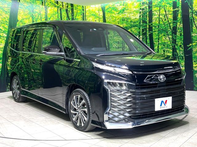 TOYOTA VOXY 2023