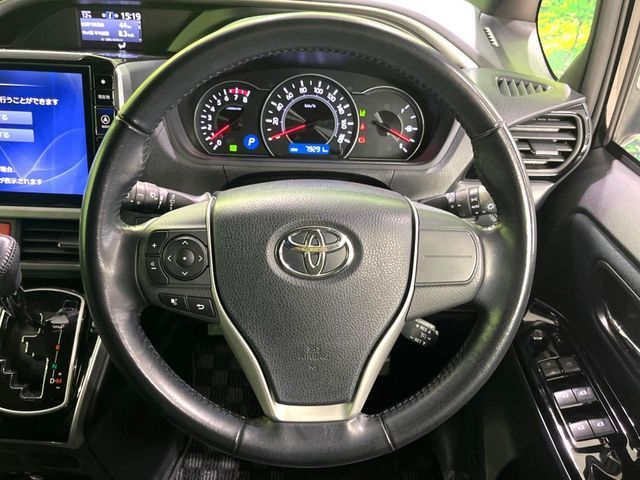 TOYOTA VOXY 2018