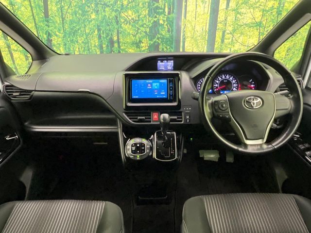 TOYOTA NOAH 2017