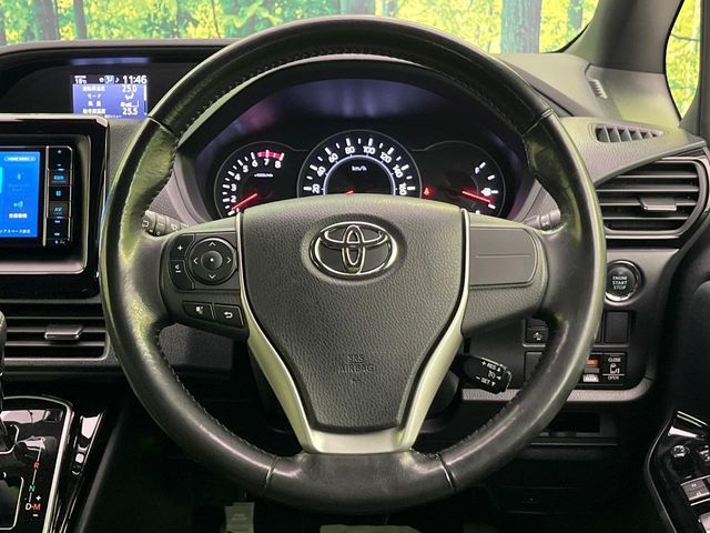 TOYOTA NOAH 2017