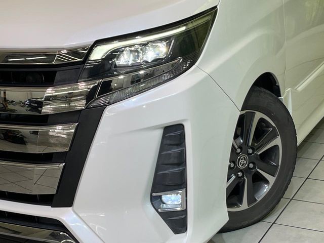 TOYOTA NOAH 2017