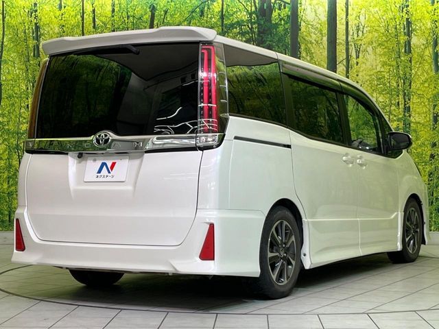 TOYOTA NOAH 2017