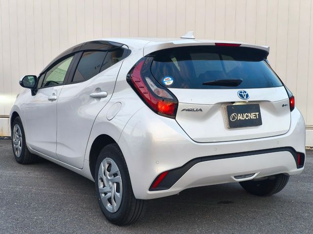 TOYOTA AQUA 2024