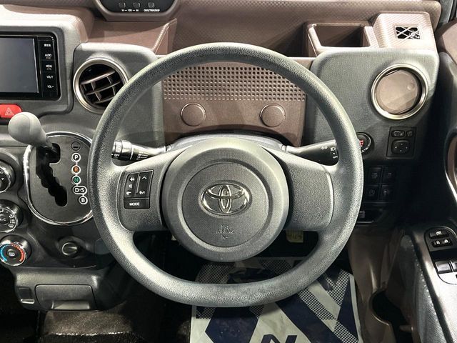 TOYOTA SPADE 2015