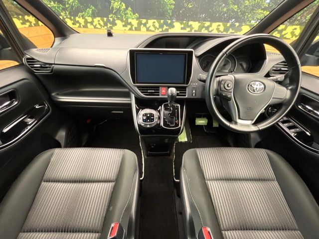 TOYOTA VOXY 2018