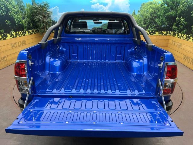 TOYOTA HILUX 4WD 2019