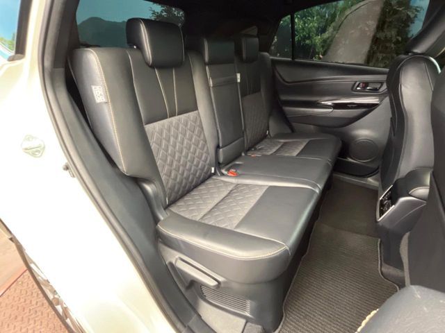 TOYOTA HARRIER 2WD 2019