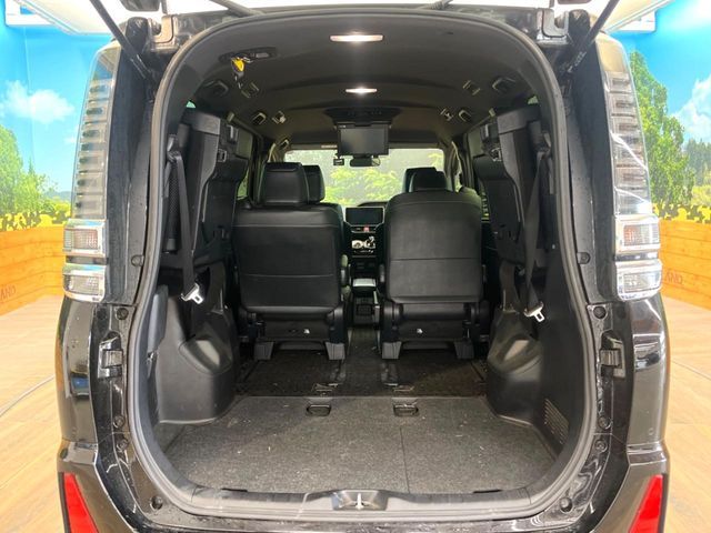 TOYOTA VOXY HYBRID 2021