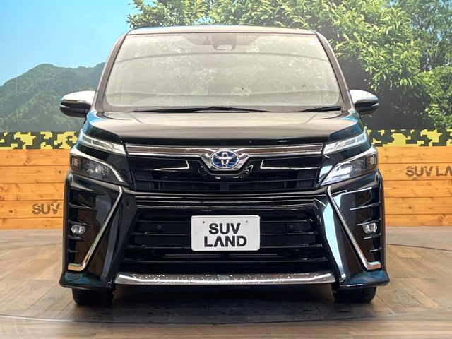 TOYOTA VOXY HYBRID 2021