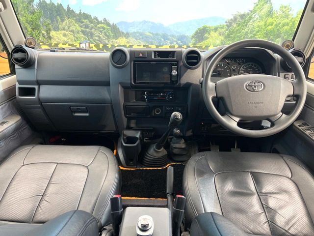 TOYOTA LANDCRUISER van 2015