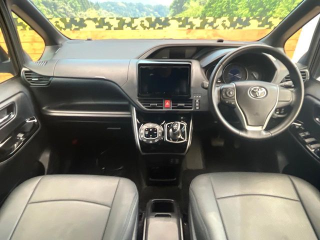 TOYOTA VOXY HYBRID 2021