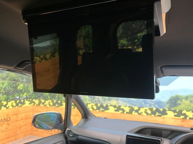 TOYOTA VOXY HYBRID 2021