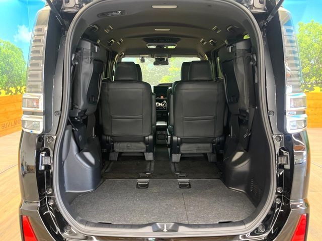 TOYOTA VOXY HYBRID 2021