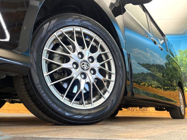 TOYOTA VOXY HYBRID 2021