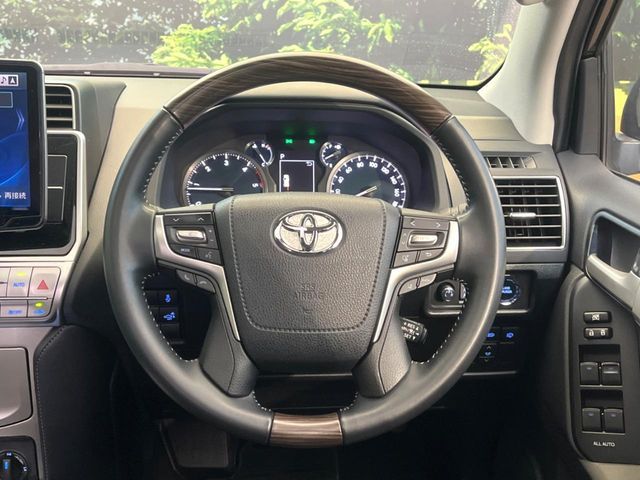 TOYOTA LANDCRUISER PRADO 2023