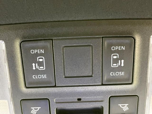 TOYOTA NOAH HYBRID 2022