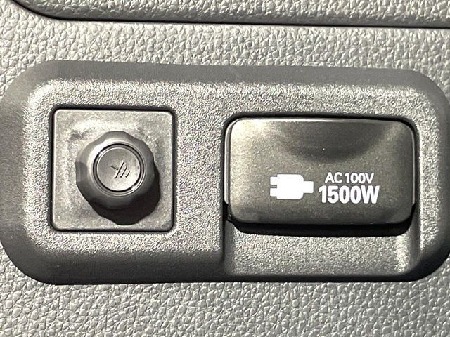 TOYOTA NOAH HYBRID 2022