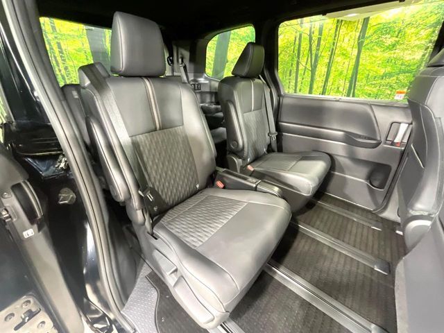 TOYOTA NOAH HYBRID 2022