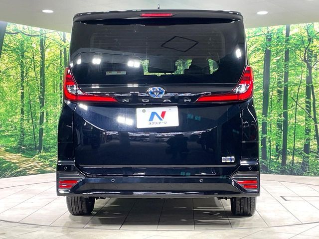 TOYOTA NOAH HYBRID 2022