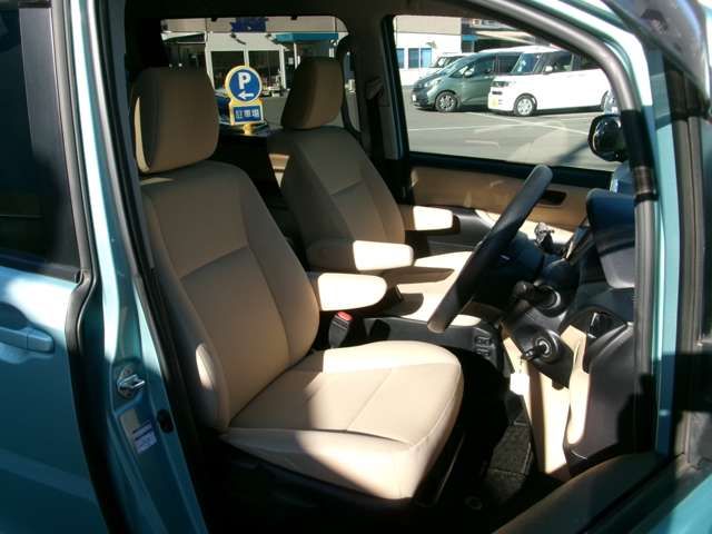 TOYOTA NOAH 2016