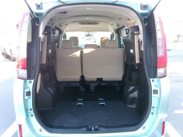 TOYOTA NOAH 2016
