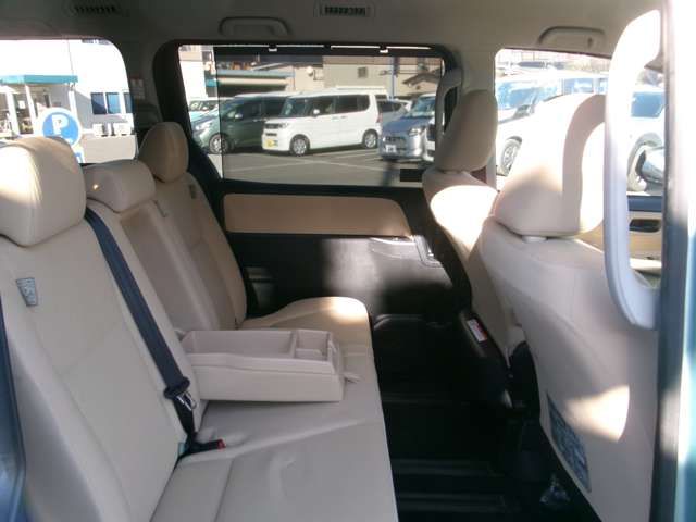 TOYOTA NOAH 2016