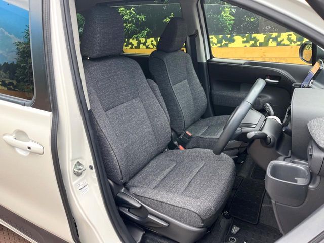 TOYOTA SIENTA HYBRID 2023