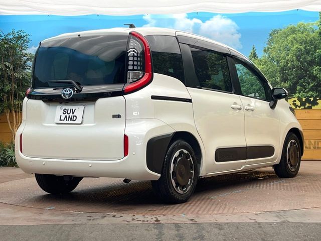 TOYOTA SIENTA HYBRID 2023