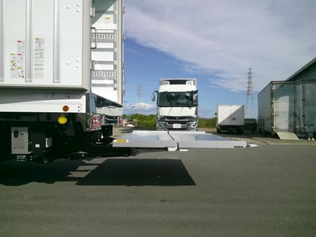 MITSUBISHI FUSOU FIGHTER 2025