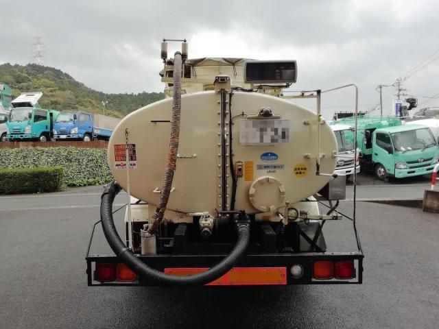 MITSUBISHI FUSOU FIGHTER 2010