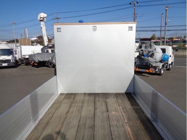 MITSUBISHI FUSOU SUPER GREAT 2025