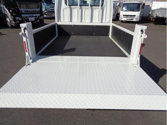 MITSUBISHI CANTER 2025