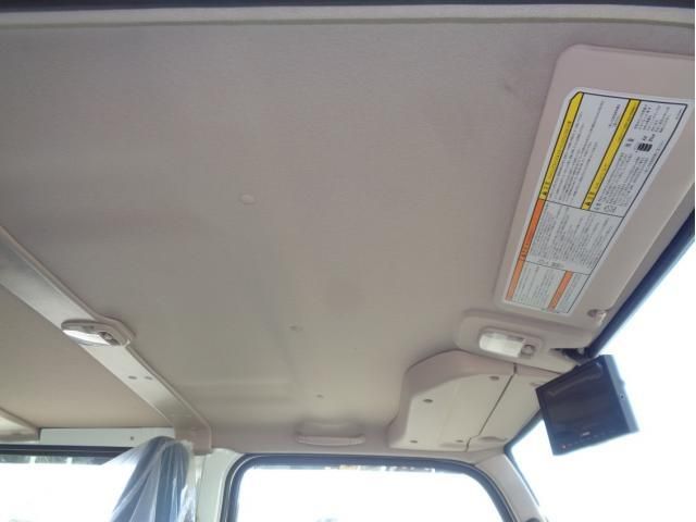 MITSUBISHI CANTER 2025