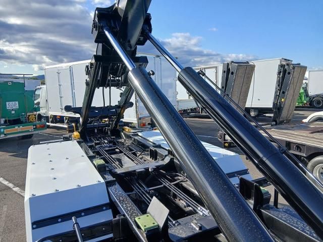 MITSUBISHI FUSOU SUPER GREAT 2025