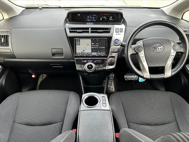 TOYOTA PRIUS Alpha 2017