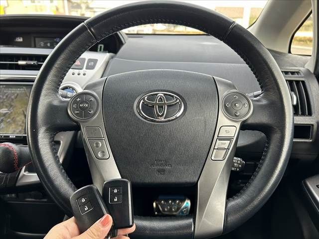 TOYOTA PRIUS Alpha 2017