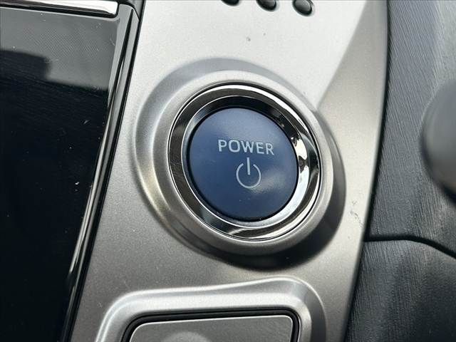 TOYOTA PRIUS Alpha 2017