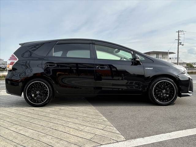 TOYOTA PRIUS Alpha 2017