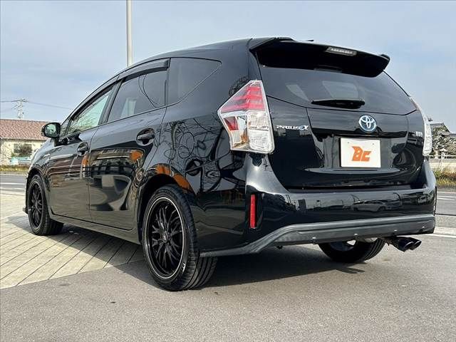 TOYOTA PRIUS Alpha 2017