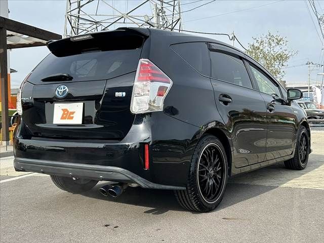 TOYOTA PRIUS Alpha 2017